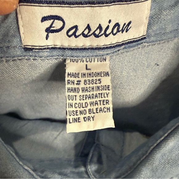 Vintage Passion Denim Shirt Barnyard Embroidery Short Sleeves Women’s Size Large - Picture 8 of 10